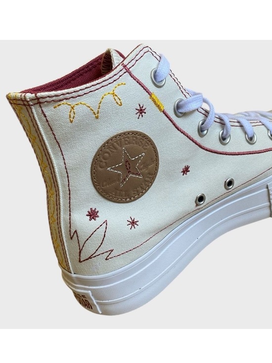 Converse Shoes - NWT Converse Chuck Taylor All Star Lift Platform Western Stitch Women's Size 9